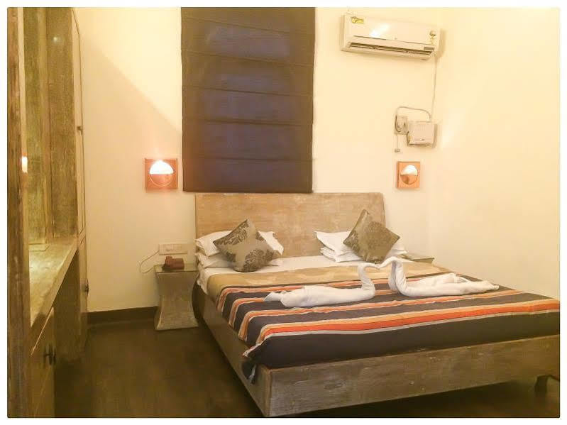 Itsy Hotels Banana Boutique Bénarès Extérieur photo