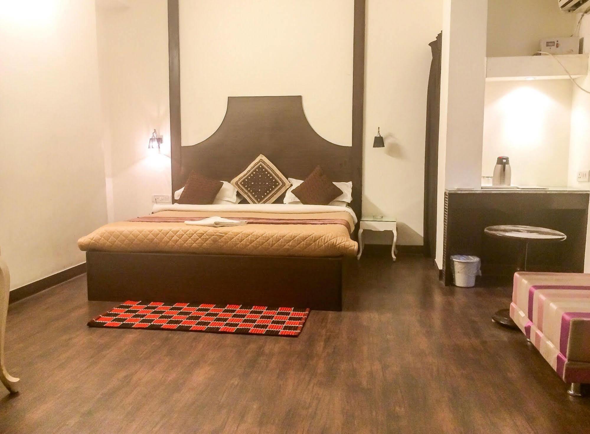 Itsy Hotels Banana Boutique Bénarès Extérieur photo