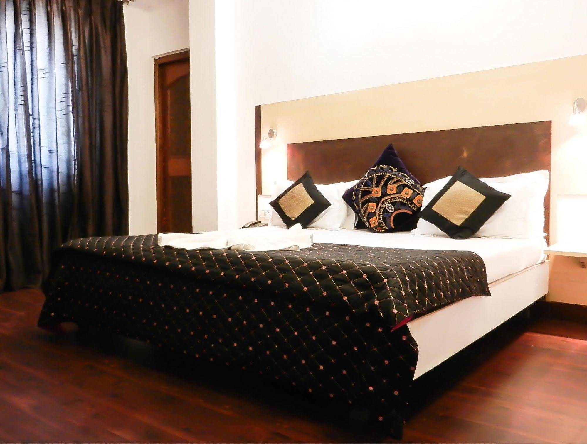 Itsy Hotels Banana Boutique Bénarès Extérieur photo