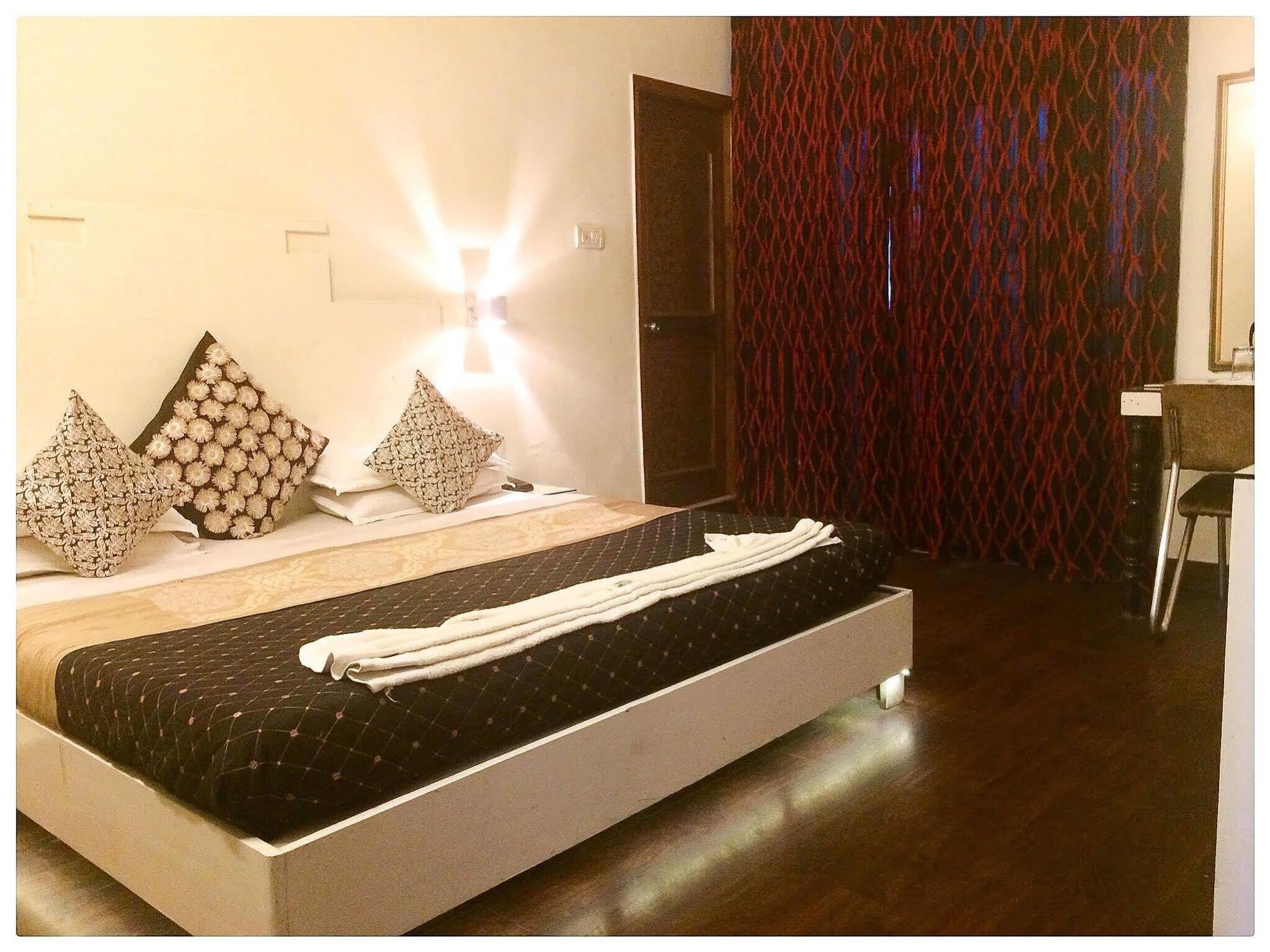 Itsy Hotels Banana Boutique Bénarès Extérieur photo